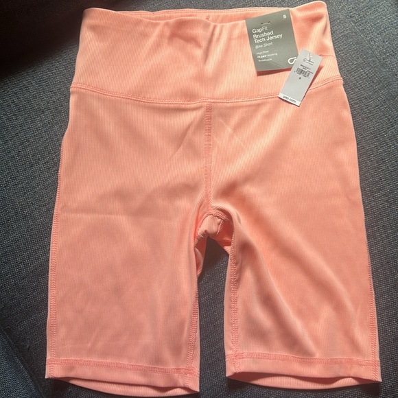 NWT GapFit Brushed Tech Jersey Bike Shorts size small - Picture 3 of 10